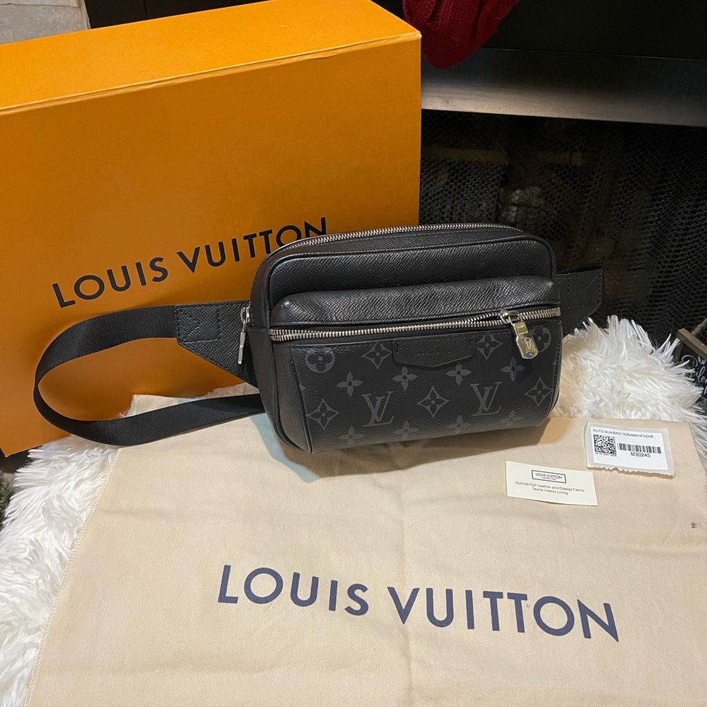 Pristine 100% Authentic Louis Vuitton Outdoor Bum… - image 1